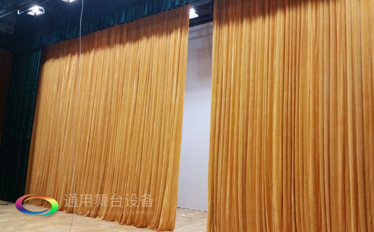 舞臺(tái)大幕舞臺(tái)阻燃幕布www.tywt.cn、二、三道幕等分割表演區(qū)域，移換場(chǎng)景不間斷