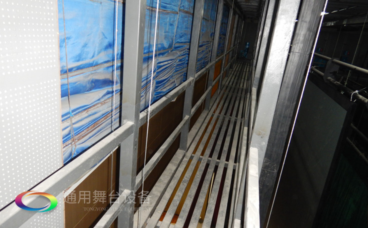 深圳金沙灣雪域廣場舞臺吊桿設(shè)備采用通用舞臺立式自動排繩吊桿機