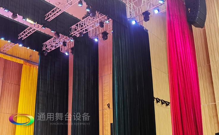 遷換場景、揭示活動(dòng)主體、渲染演出氣氛、提升演出效果——舞臺(tái)幕布、泰州舞臺(tái)吊桿