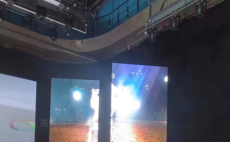 通用舞臺吊桿為曲靖電視臺演播廳提供從系統(tǒng)設(shè)計(jì)、設(shè)備成套、安裝施工、系統(tǒng)調(diào)試及技術(shù)支持一體化服務(wù)